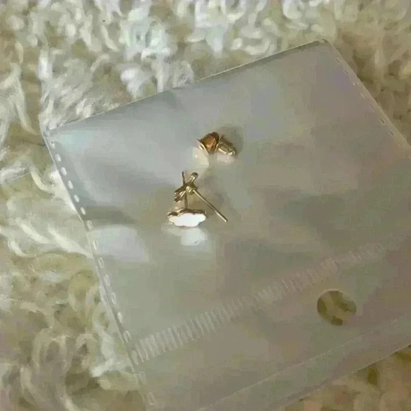 Dainty airplane and cloud earrings in gold - Picture 1 of 3